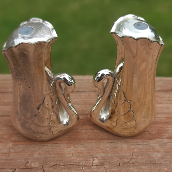 Wm A. Rogers Swan salt and pepper shakers silverplate - Picture 6 of 12